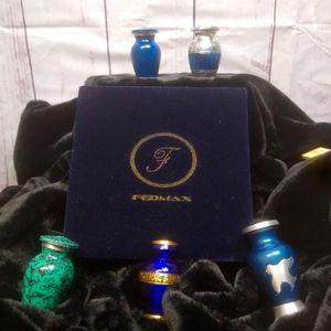 4 urns between 2 in and 3 1/2 in with box